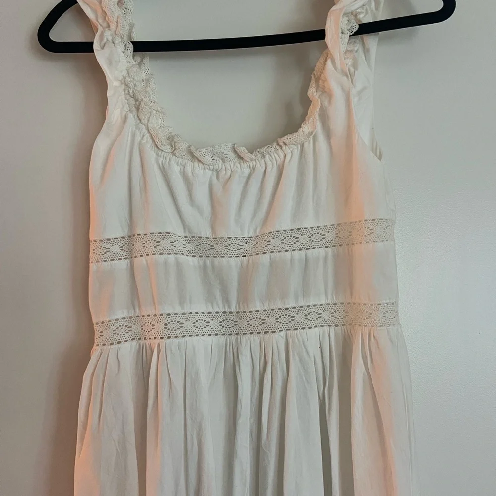 White Sleeveless Dress - Picture 8 of 8
